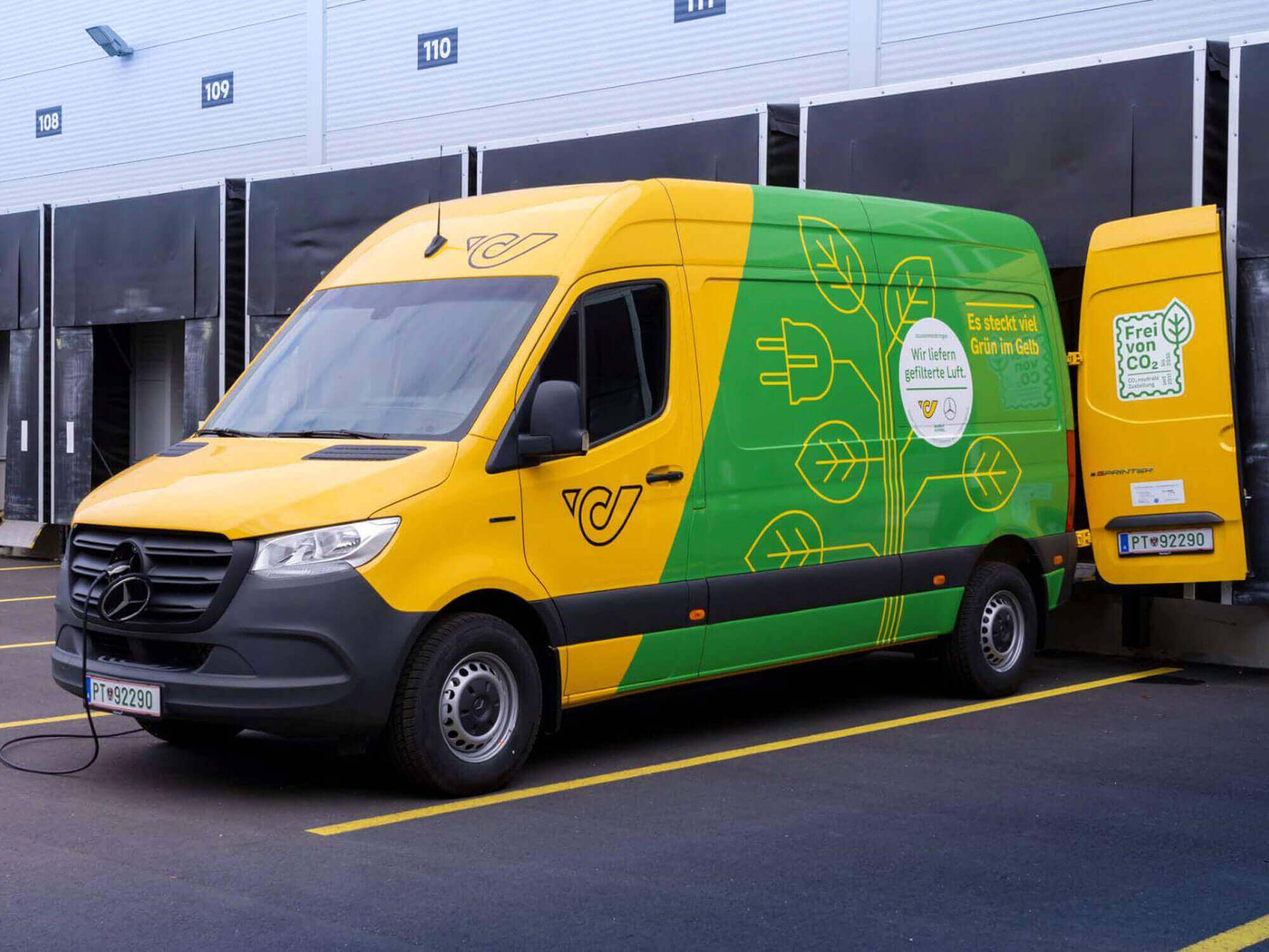 eSprinter der österreichischen Post mit MANN+HUMMEL Feinstaubfiltern liefern gefilterte Luft