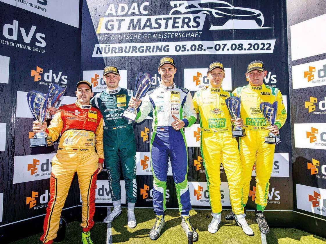Podiumsplatz für die Mamba Fahrer Bird/ Seppänen in der Junioren Wertung (v.l.)