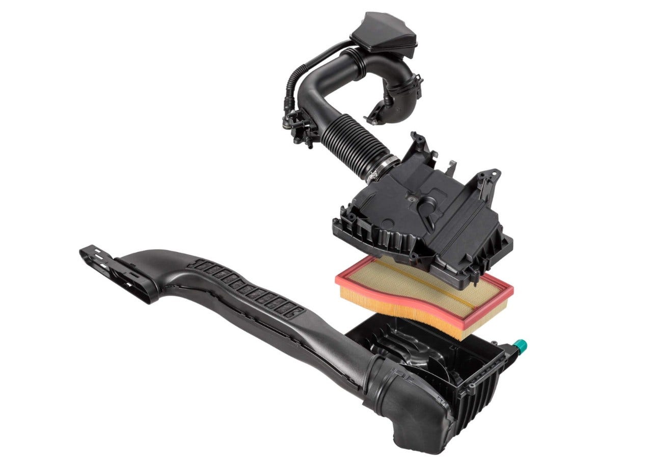 Compact air cleaner system for the 4-cylinder gasoline engines of the Mercedes-Benz A-Class