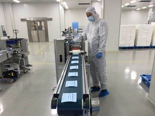 Großserienfertigung von Filtermasken (“daily protective grade“) im neuen „MANN+HUMMEL Center of Manufacturing Operations“ in Kunshan, China