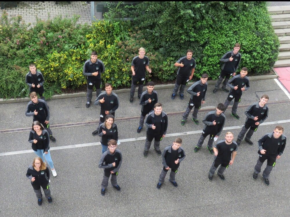 Die neuen Auszubildenden und Studierenden für den Standort Marklkofen