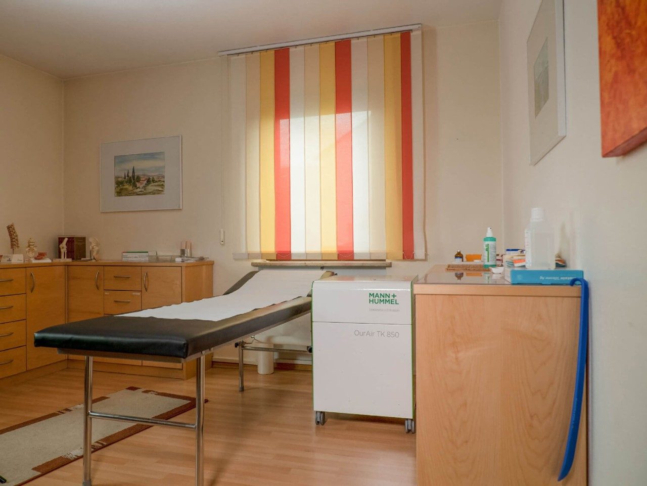 Der MANN+HUMMEL OurAir TK 850 im Behandlungszimmer der Corona Schwerpunktpraxis in Pleidelsheim