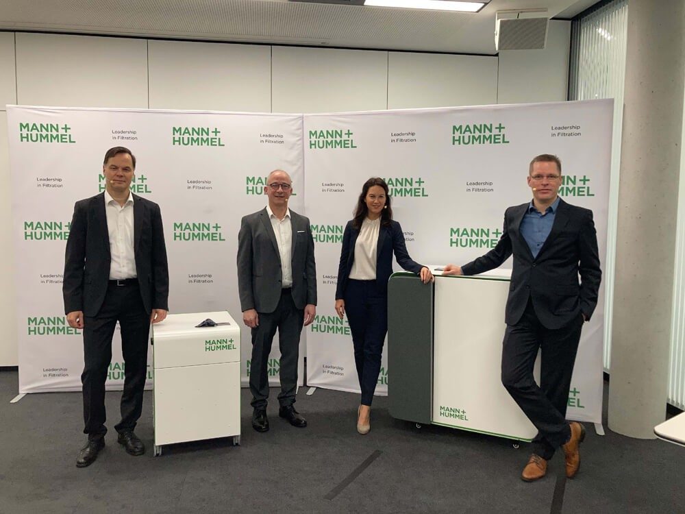 Four of the podium participants at the virtual press conference to present MANN+HUMMEL's antiviral air purifiers: f.l.t.r. Gunnar-Marcel Klein, Vice President Engineering Life Sciences & Environment MANN+HUMMEL; Frank Spehl, Director Engineering Life Sciences & Environment Airfiltration MANN+HUMMEL; Kathrin Sauter, Director Marketing Communications Life Sciences & Environment MANN+HUMMEL ; Jan-Eric Raschke, Director & Chief Product Owner Public Air Solutions MANN+HUMMEL