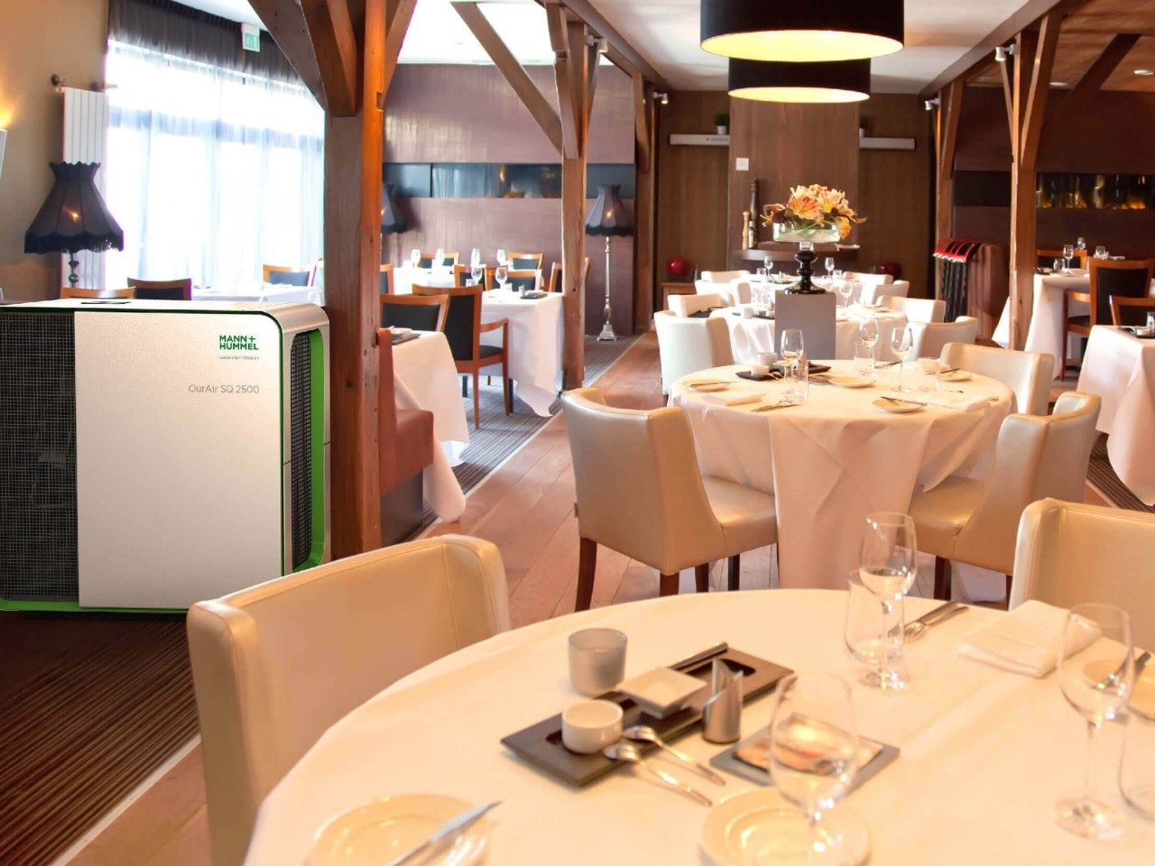 Mit antiviralen Luftreinigern wie dem OurAir SQ 2500 zurück in den Normalbetrieb in Hotellerie und Gastronomie
