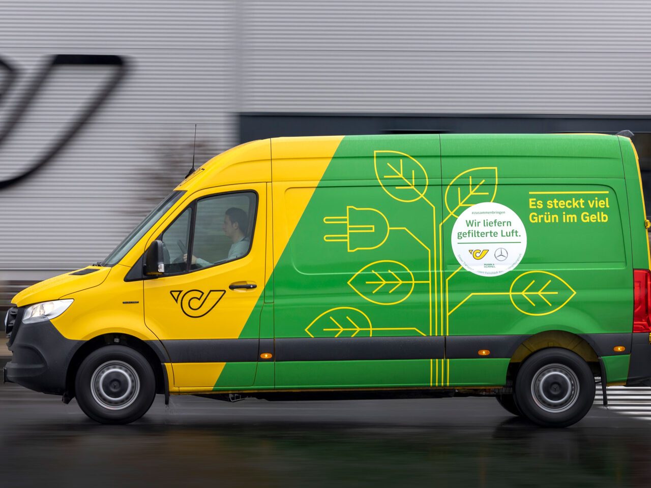 Feinstaubfilter im Einsatz: Pilotprojekt von MANN+HUMMEL, Mercedes-Benz und Österreichischer Post liefert erste Ergebnisse (Foto: Mercedes-Benz)
