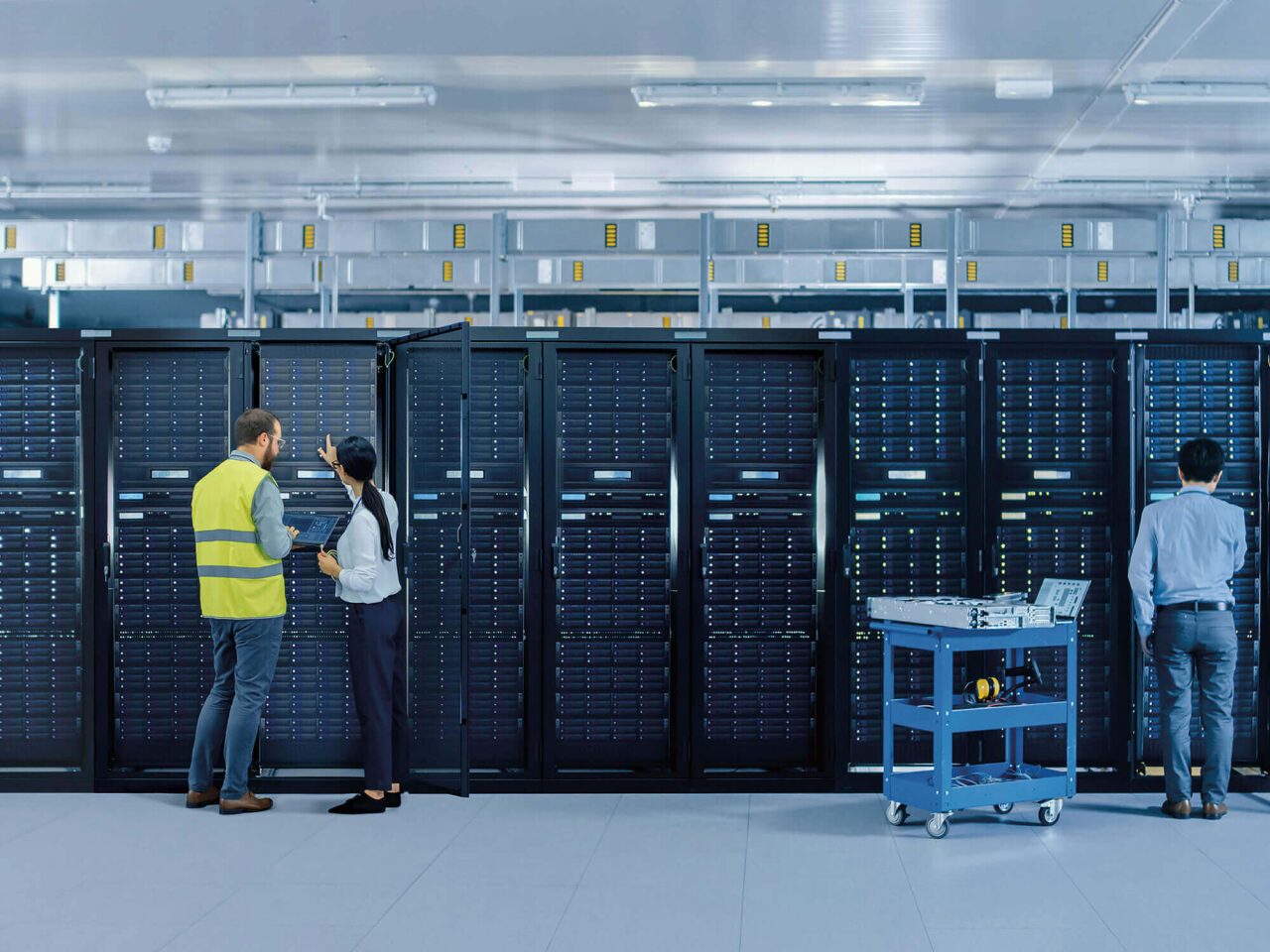 MANN+HUMMEL präsentiert auf der Datacenter World Luftfilter zur Kontaminationskontrolle in Rechenzentren.