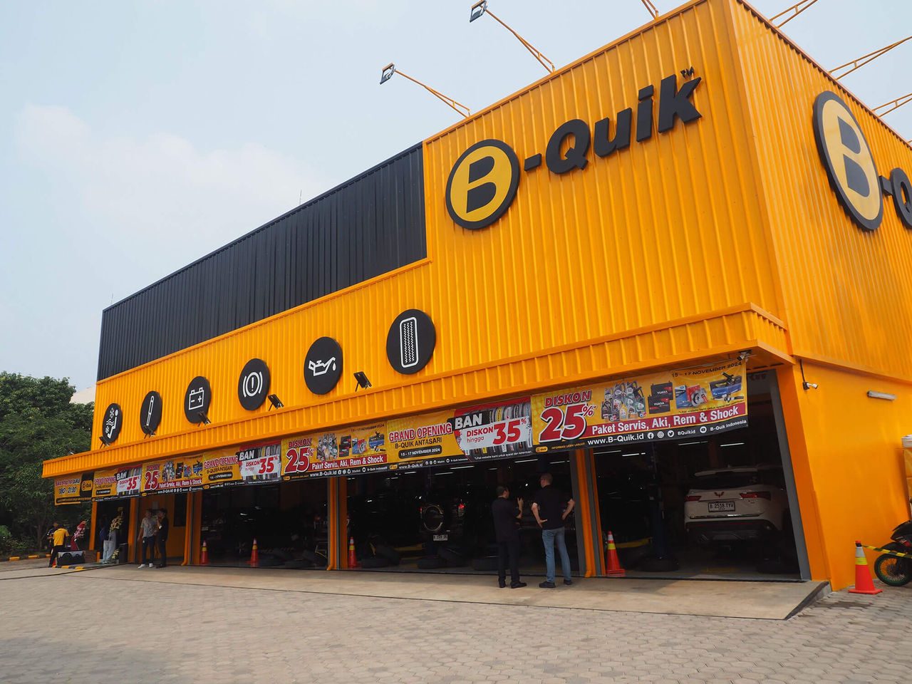 Facade of B-Quik’s latest branch.