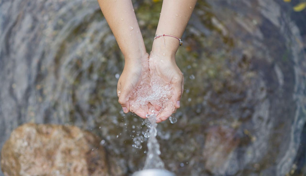hands in water