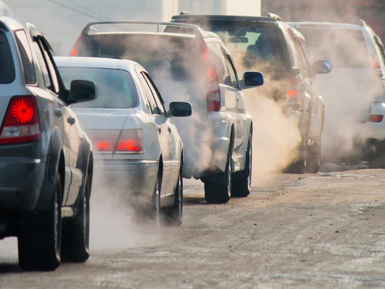 Air pollution in cars: Causes & solutions to improve VIAQ